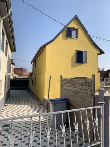 Chantier de ravalement de façade et peinture des colombages dans le 67.