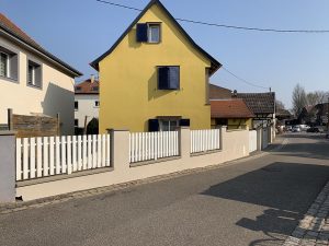 Chantier de ravalement de façade et peinture des colombages dans le 67.