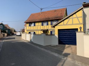 Chantier de ravalement de façade et peinture des colombages dans le 67.