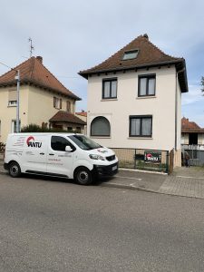 Chantier d'isolation extérieure et traitement de toiture dans le 67.