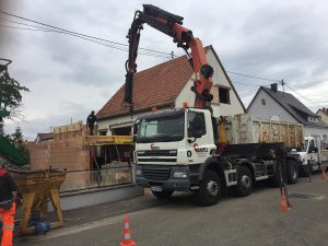 Chantier de création d'une extension avec rénovation.