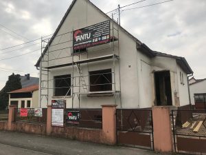 Chantier de création d'une extension avec rénovation.