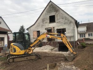 Chantier de création d'une extension avec rénovation.