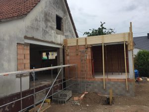 Chantier de création d'une extension avec rénovation.