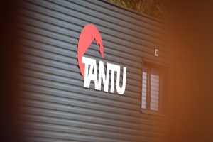 Logo TANTU façade.