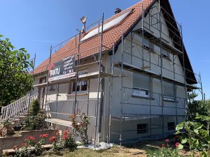 Chantier de traitement de toiture et ravalement de façade dans le 67.