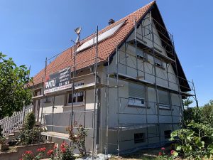 Chantier de traitement de toiture et ravalement de façade dans le 67.