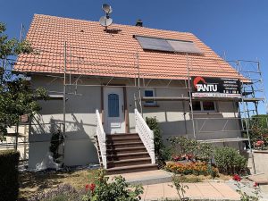 Chantier de traitement de toiture et ravalement de façade dans le 67.