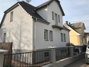 Chantier d'isolation extérieure et couverture dans le 67.