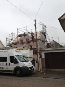 Chantier de couverture et ravalement de façade dans le 67.