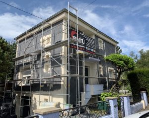 Chantier de toiture, isolation extérieure avec ravalement de façade dans le 67.