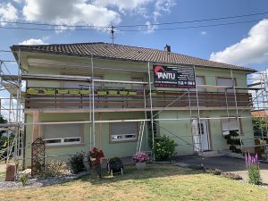 Chantier de ravalement de façade et modification d'une ouverture dans le 67.