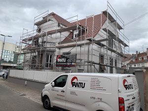 Chantier de ravalement de façade et changement de couverture dans le 67.