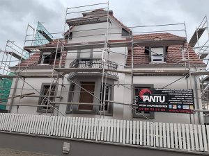 Chantier de ravalement de façade et changement de couverture dans le 67.