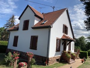 Chantier de ravalement de façade et traitement de la toiture dans le 67.
