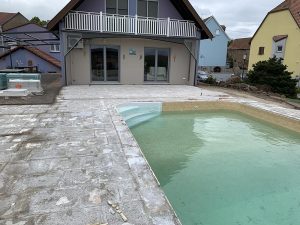 Chantier de pose de dalles en grès Cérame dans le 67.