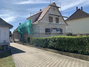 Chantier d'isolation extérieure et toiture dans le 67.