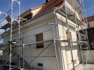 Chantier d'isolation extérieure et toiture dans le 67.