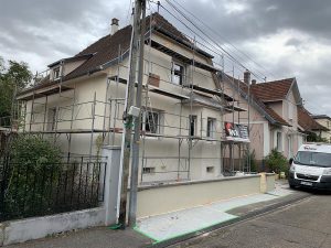 Chantier d'isolation extérieure avec ravalement de façade dans le 67.