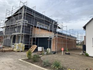 Chantier d'isolation extérieure sur construction neuve.
