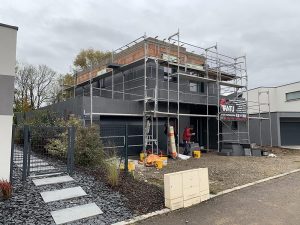 Chantier d'isolation extérieure avec ravalement de façade dans le 67.