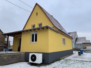 Chantier d'isolation extérieure avec ravalement de façade dans le 67.