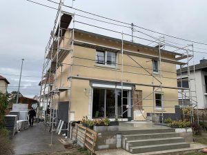 Chantier d'isolation extérieure et couverture dans le 67.