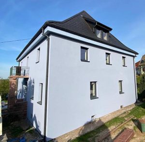 Chantier de remplacement de couverture, isolation extérieure, ravalement de façade et aménagement dans le 67.