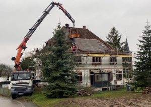 Chantier de remplacement de couverture, isolation extérieure, ravalement de façade et aménagement dans le 67.