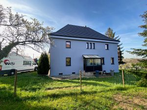 Chantier de remplacement de couverture, isolation extérieure, ravalement de façade et aménagement dans le 67.