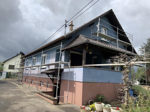 Chantier d'isolation extérieure et modification de charpente dans le 67.