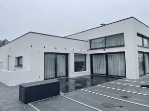 Chantier d'isolation extérieure, ravalement de façade et remplacement de gouttières dans le 67.