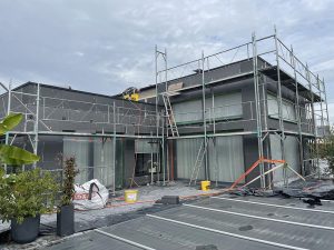 Chantier d'isolation extérieure, ravalement de façade et remplacement de gouttières dans le 67.