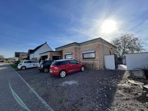 Chantier d'isolation extérieure, ravalement de façade et remplacement de gouttières dans le 67.