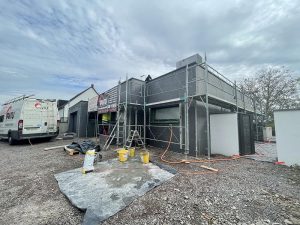 Chantier d'isolation extérieure, ravalement de façade et remplacement de gouttières dans le 67.