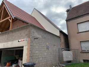 Chantier d'isolation extérieure et des rampants de la toiture.