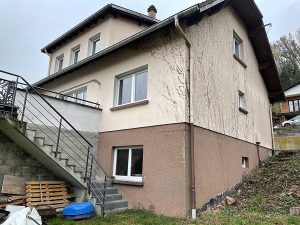 Chantier de ravalement de façade à Meisenthal.