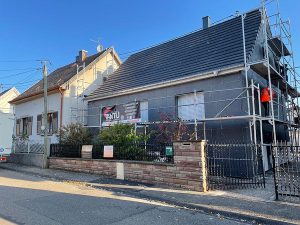 Chantier d'isolation extérieure et de rénovation de la toiture à Haguenau.