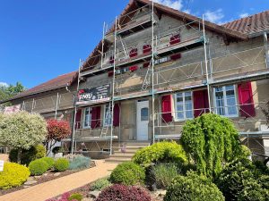 Chantier de ravalement de façade à Herbitzheim.