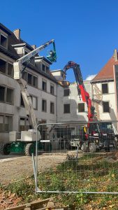 Chantier de rénovation de toiture alsacienne.