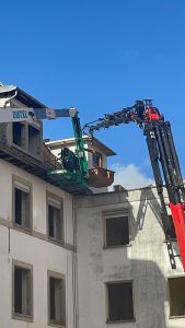 Chantier de rénovation de toiture alsacienne.
