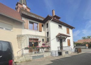 Ravalement de façade et zinguerie.