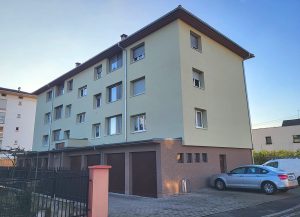 Ravalement de façade avec remplacement gouttières.