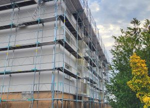Ravalement de façade avec remplacement gouttières.