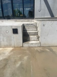 Photo d'une piscine en construction.