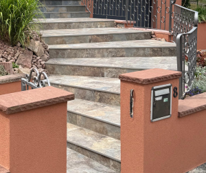 Habillage d'escalier extérieur.