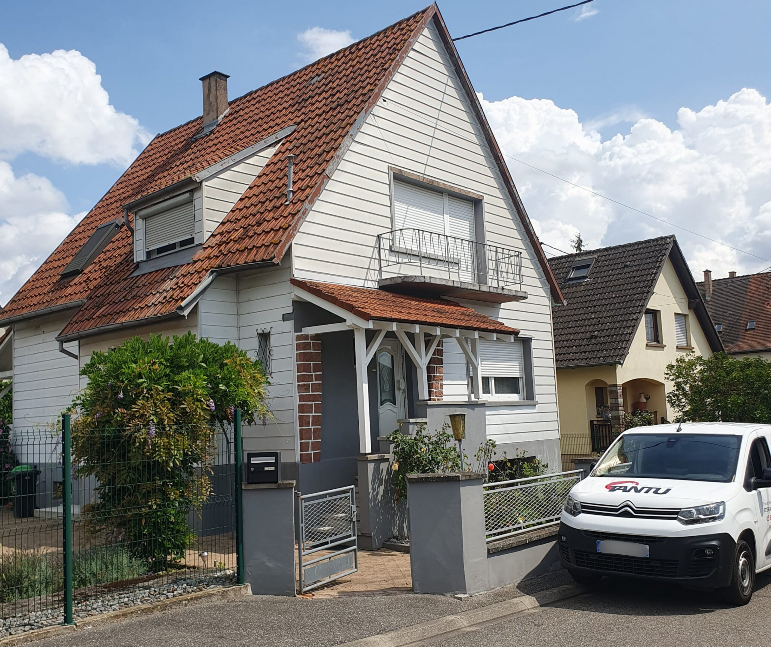 Remplacement de couverture et ravalement de façade.
