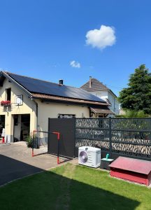 Chantier de panneaux photovoltaïques.