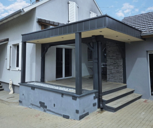 extension d’une terrasse couverte.