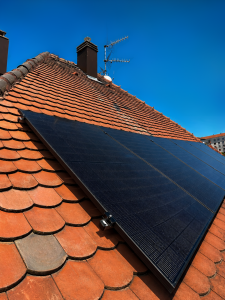 Pose de panneaux photovoltaïque.